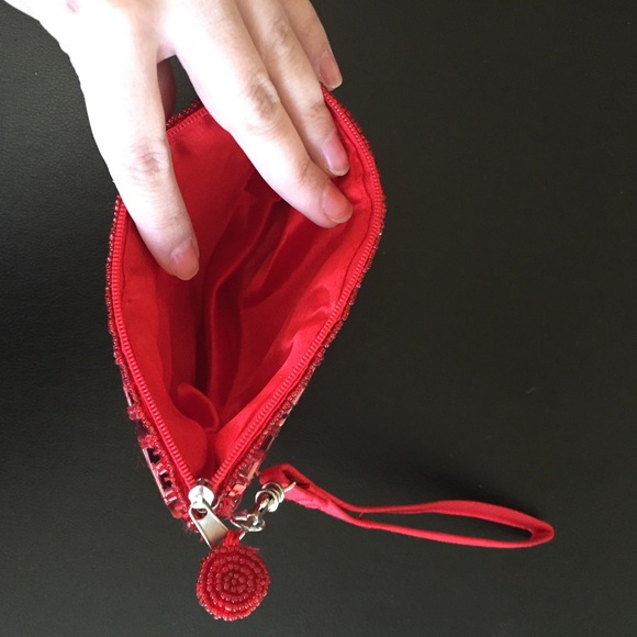 Mini red sequin and beaded wristlet / clutch π - Picture 5 of 5